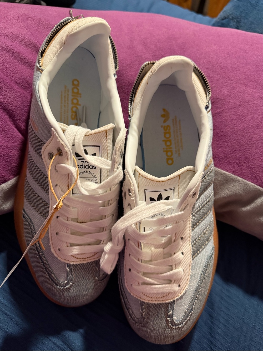Men’s white and grey lace-up casual sneakers with rubber sole